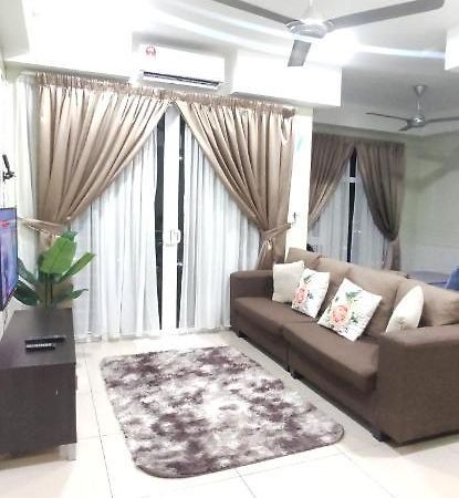 Dperdana -Dinies Pool,Wifi, Centre Of Kota Bharu, 4-5 Pax Lejlighed Eksteriør billede