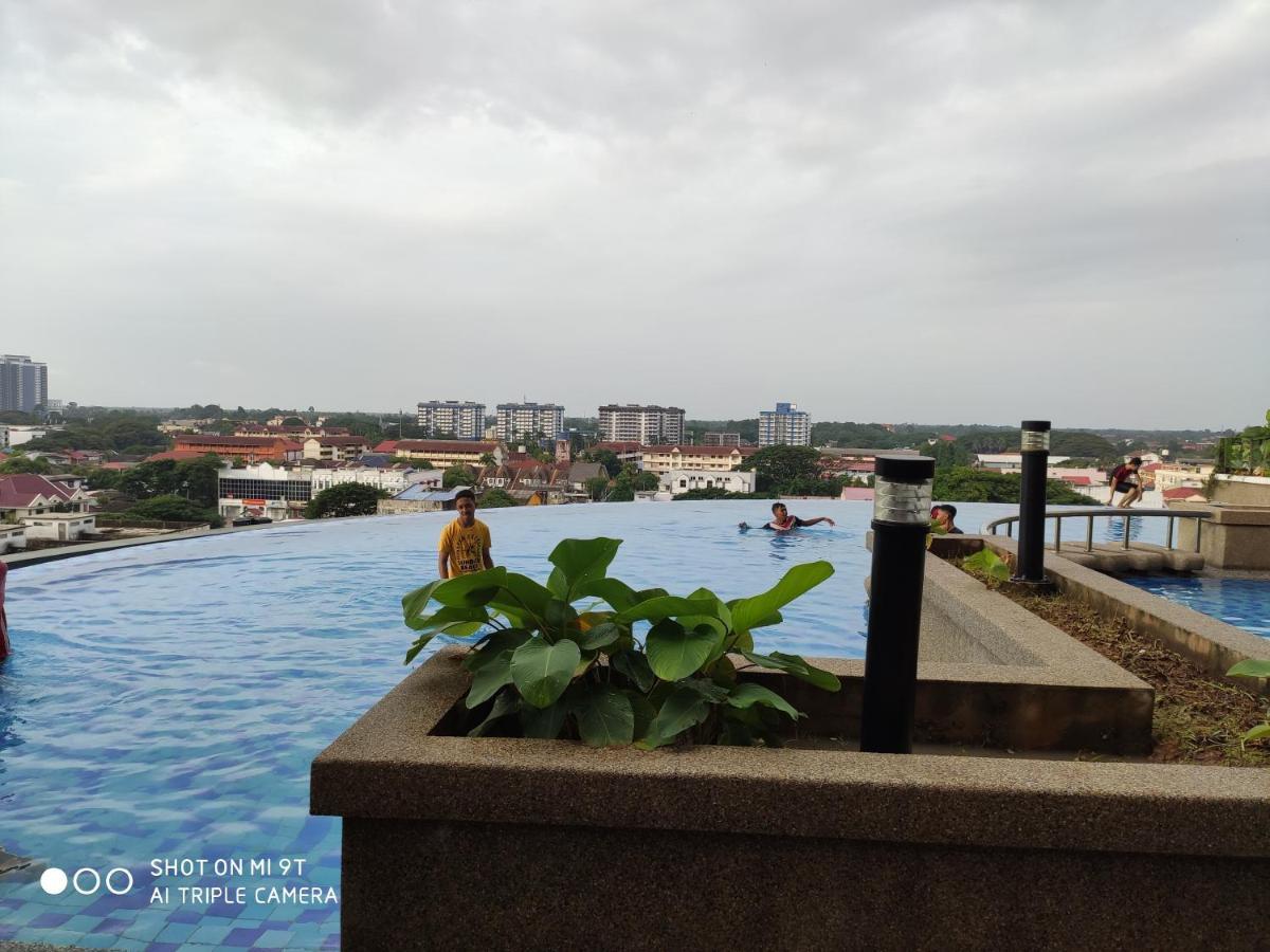 Dperdana -Dinies Pool,Wifi, Centre Of Kota Bharu, 4-5 Pax Lejlighed Eksteriør billede