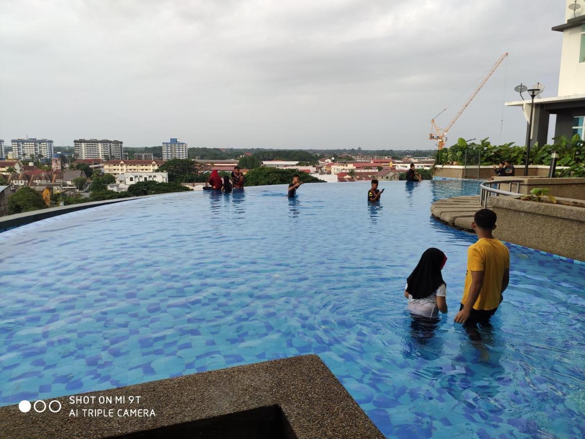 Dperdana -Dinies Pool,Wifi, Centre Of Kota Bharu, 4-5 Pax Lejlighed Eksteriør billede